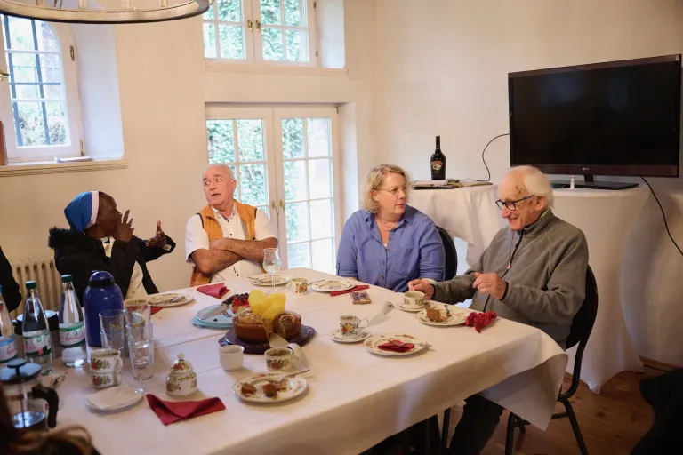 Seniorenwohnen: gemeinsam essen
