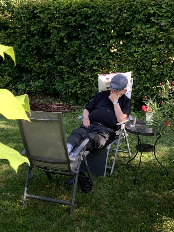 Seniorenwohnen: Im Liegestuhl entspannen