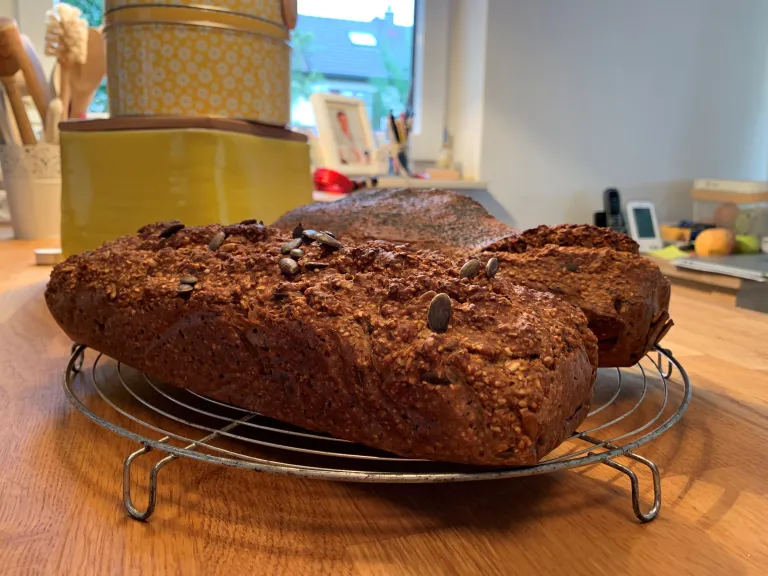 Generationenübergreifendes Wochen: Ein Kuchen